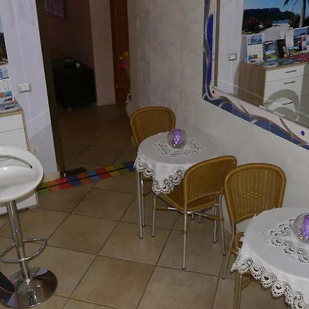 לינה וארוחת בוקר B&B Marina Poetto קליארי